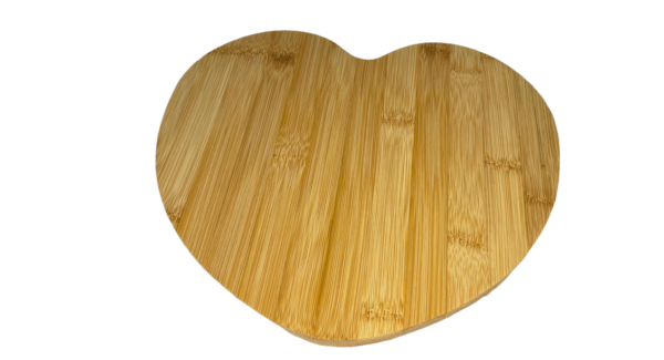 Holzbrett Bambus Herz Lasergravur möglich, perfektes Geschenk im Haushalt